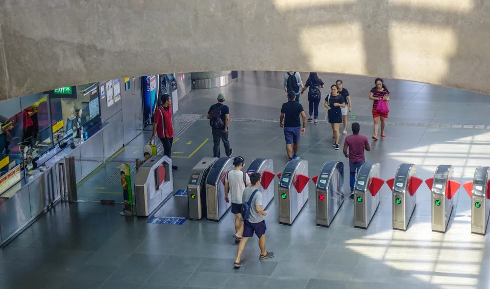 Transition to SimplyGo: Public can continue to use EZ-Link and NETS FlashPay cards for MRT, bus fares past 1 June